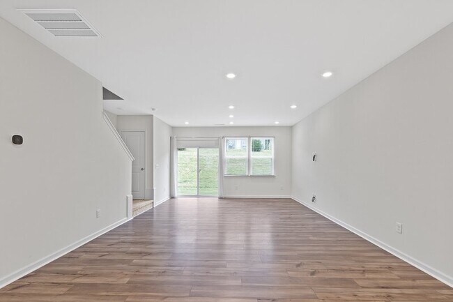 Building Photo - 3063 Spline Cir