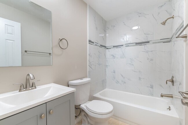 Building Photo - Newly Renovated, 2-Bed, 2-Bath, 2nd Floor ...