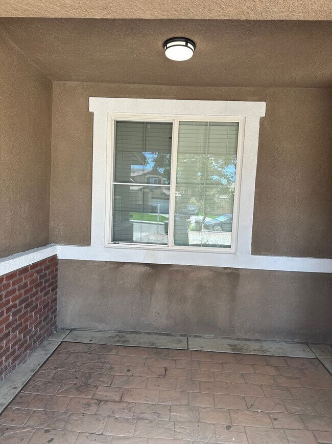 Building Photo - Spacious 4-Bedroom Home with Office, 3 Full Baths, and Modern Amenities