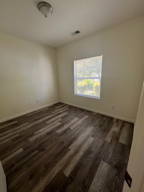Building Photo - 309 Queencrest Ct