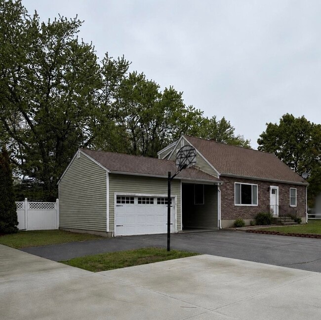 Building Photo - 34 B St