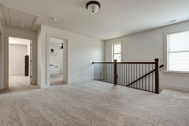 Building Photo - 461 Hamilton Pl