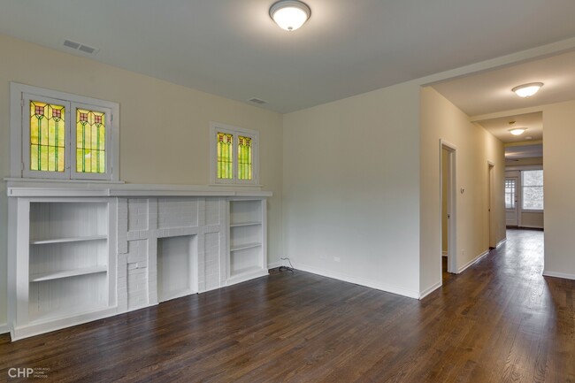 Building Photo - 2655 W Leland Ave