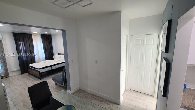 Building Photo - 761 Euclid Ave