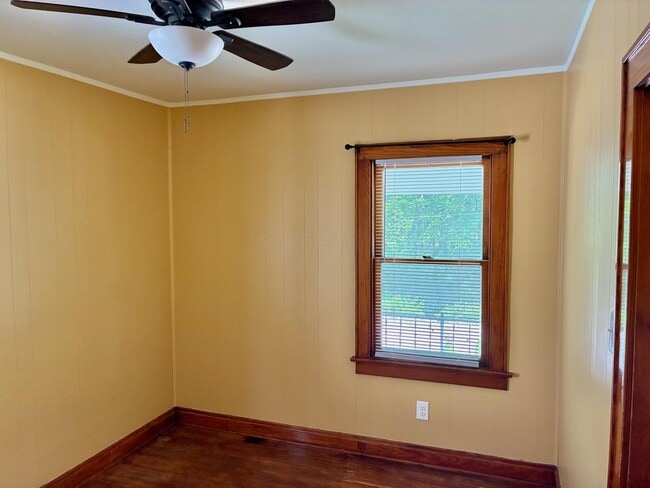 Building Photo - 261 N Wheatland Ave