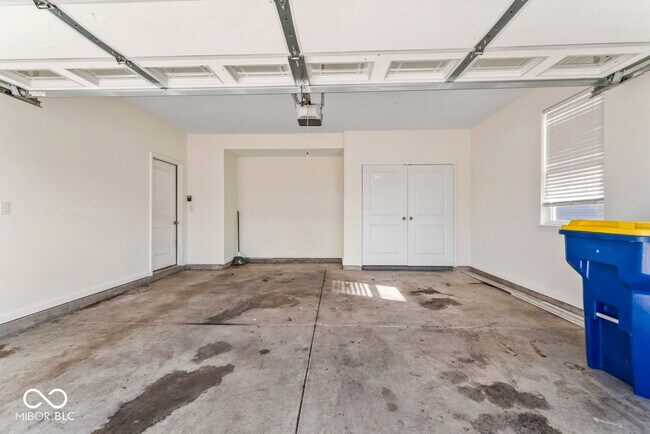 Building Photo - 6874 Nottingham Ln