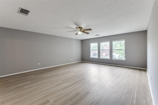 Building Photo - 2200 Milan Dr