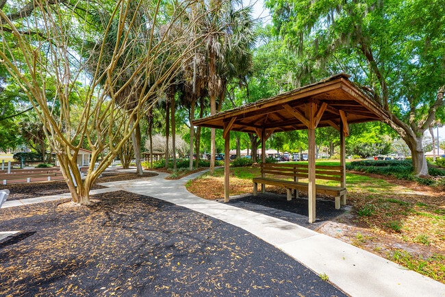 Building Photo - 1329 Paradise Dr