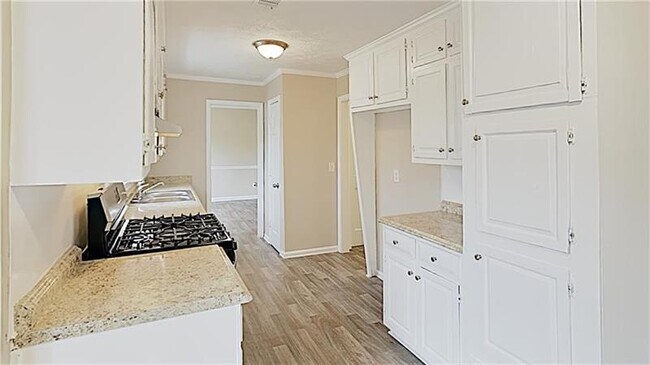 Building Photo - 4046 Central Dr