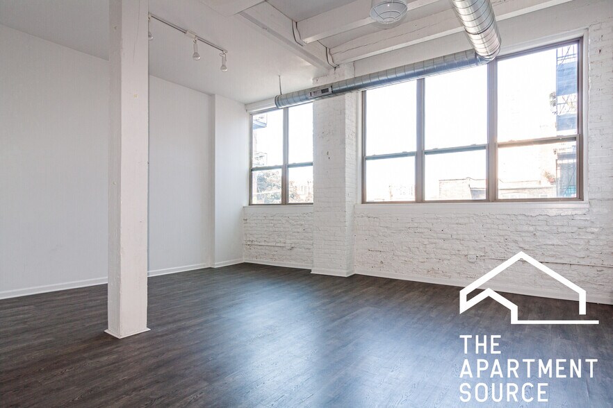 Building Photo - 930 W Dakin St