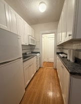 Building Photo - 394 Riverway