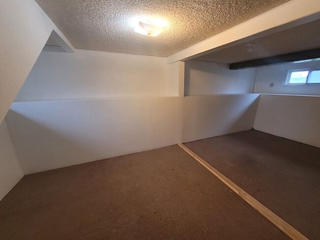 Building Photo - Spacious 2bd / 1Bath home in the Perry District!