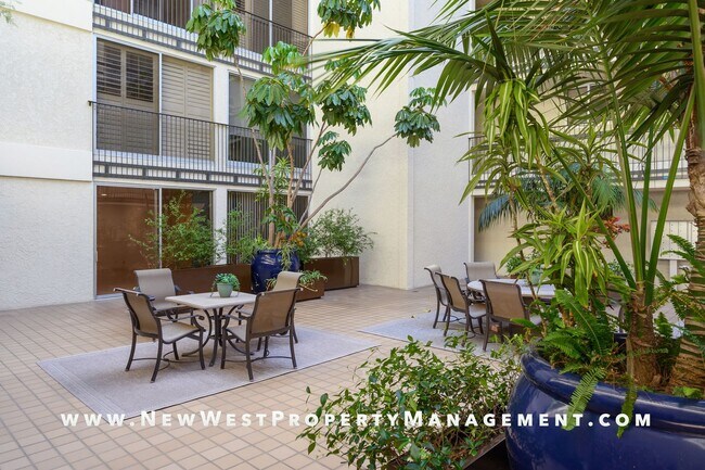 Building Photo - Expansive La Jolla Village 2 Bedroom at De...