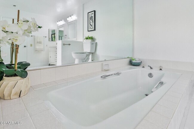 Building Photo - 4082 Avenida Verano