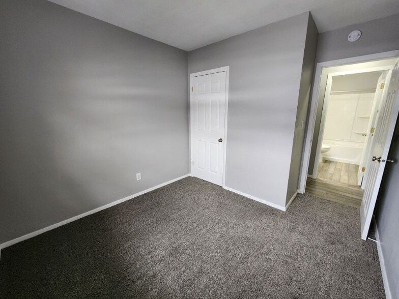 Building Photo - 2715 Farragut Pl