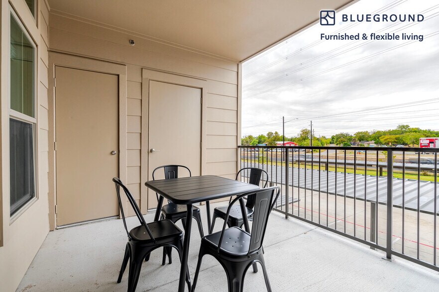 Building Photo - 1501 W Howard Ln