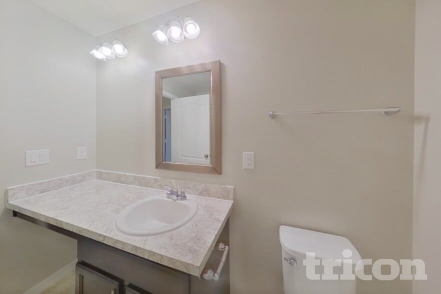 Building Photo - 2244 Gladiolus Ln