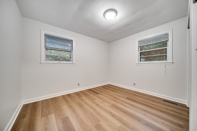 Building Photo - 119 Lake Terrace Dr