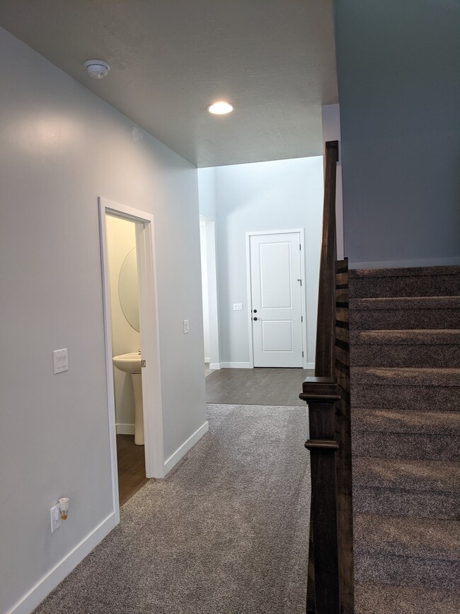 Building Photo - 3293 S Lincoln Ln