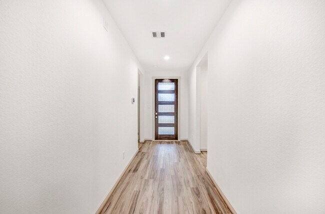 Building Photo - 29302 Pikes Peak Dr