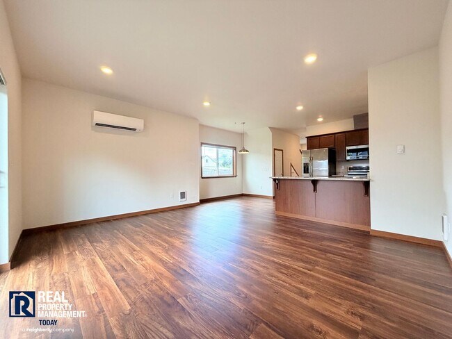 Building Photo - Downtown Puyallup Townhomes