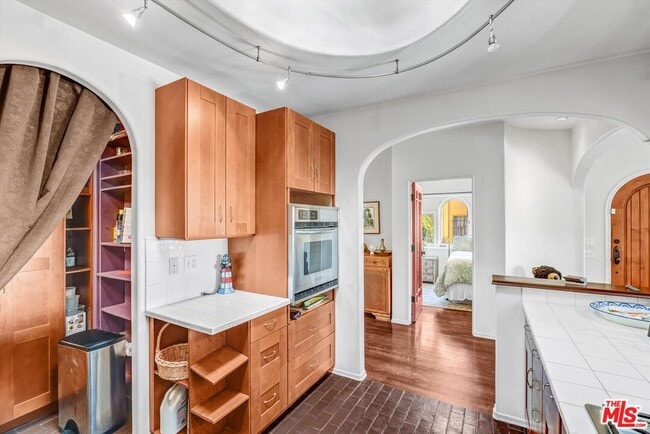 Building Photo - 212 3rd Ave