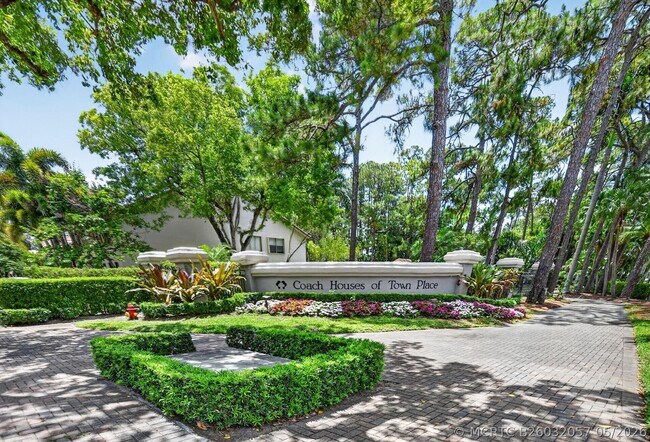 Building Photo - 5801 Coach House Cir