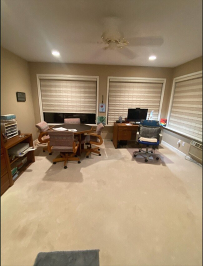 Building Photo - 179 Old Bridge Lake St