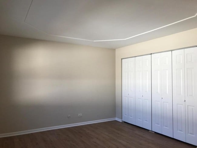 Building Photo - 2372 Crescent Ln S