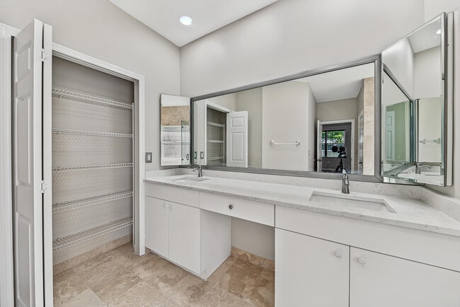 Building Photo - 12325 Cascades Pointe Dr
