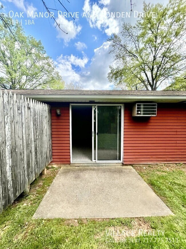 Building Photo - 204 Oak Manor Dr