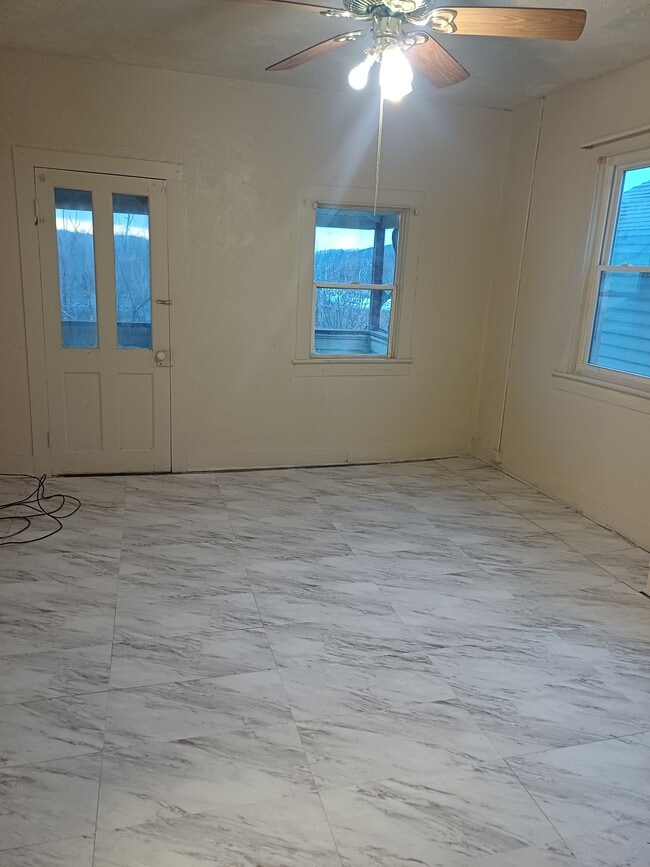 Building Photo - 603 2nd St