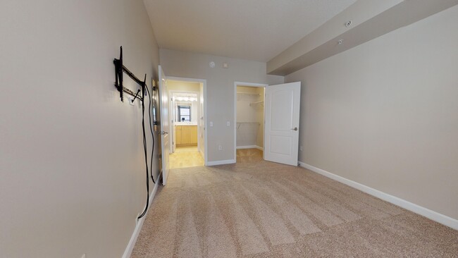 Building Photo - Logan Circle One Bedroom With Private Balc...