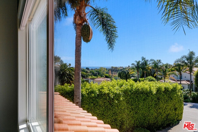 Building Photo - 28905 W Beach Ln