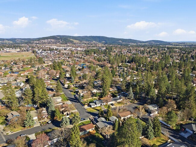Building Photo - Stunning Fully Renovated 4BR + Bonus on Spokane's South Hill - Chef's Kitchen, 2-Car Garage & Bac...