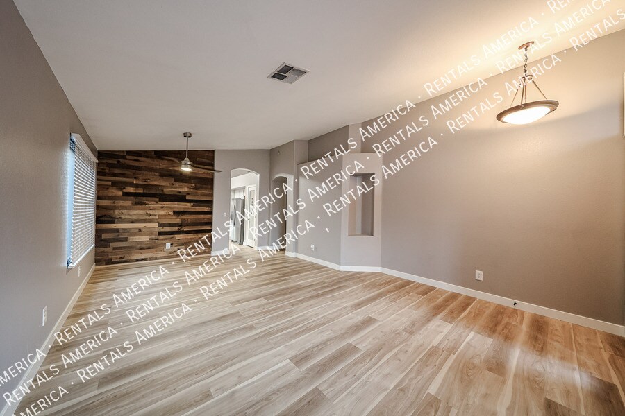 Building Photo - 133 W Muriel Dr