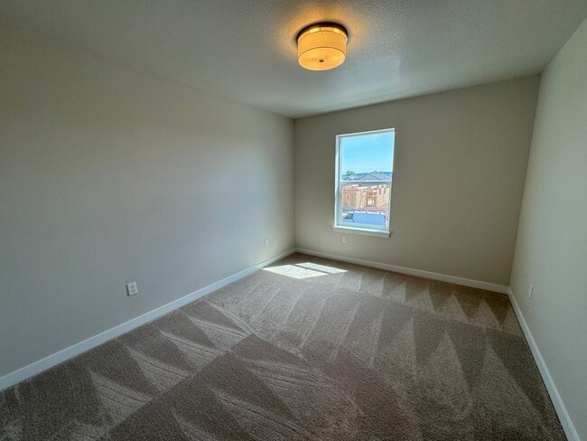 Building Photo - 1420 SE Hankel St