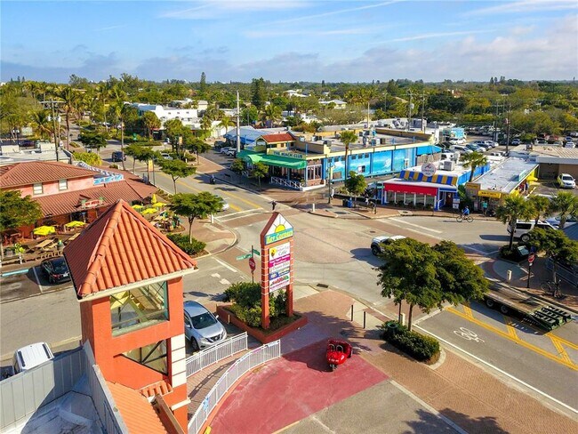 Building Photo - 3835 Almeria Ave