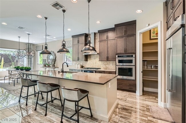 Building Photo - 10398 Kesington Dr