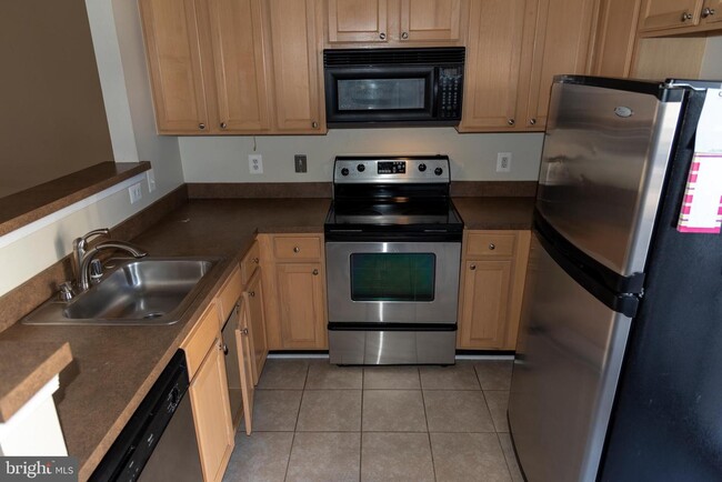 Building Photo - 42425 Goldenseal Square