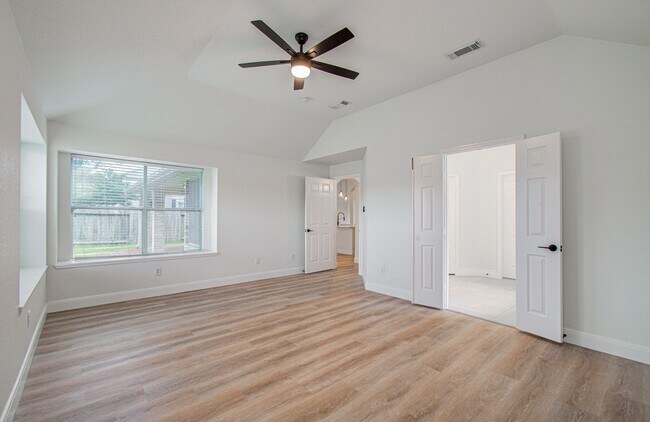 Building Photo - 2311 Meadow Briar Dr