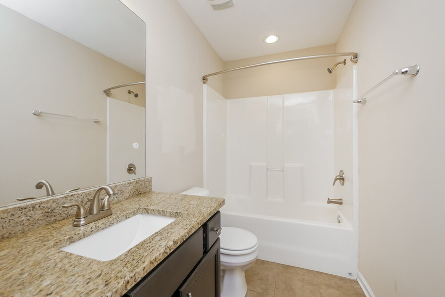 Building Photo - 390 Cliffhaven Cir