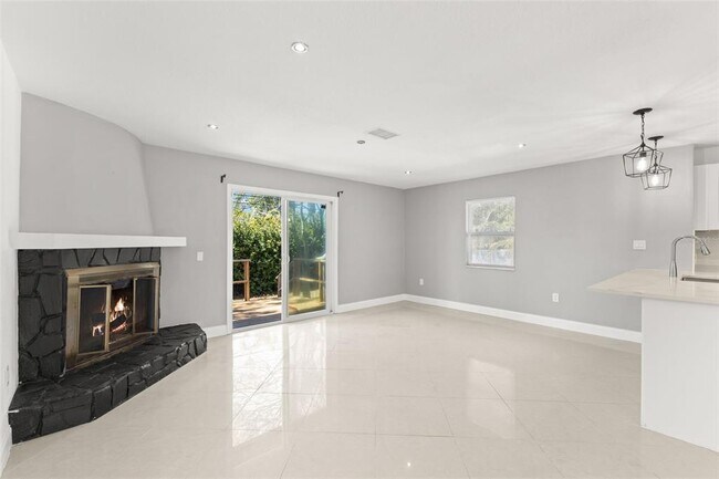 Building Photo - 4426 Helena St NE