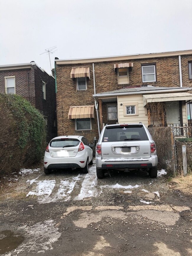 Building Photo - QUAINT 4 BEDROOM 2 BATHROOM PLUS OFFICE SPACE IN HEART OF OAKLAND