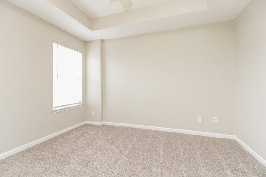 Building Photo - 8029 Logan Dr