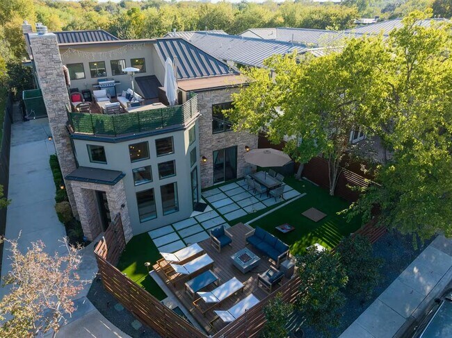 Building Photo - 2203 Thornton Rd