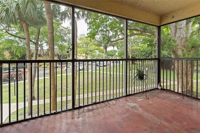 Building Photo - 3083 N Oakland Forest Dr