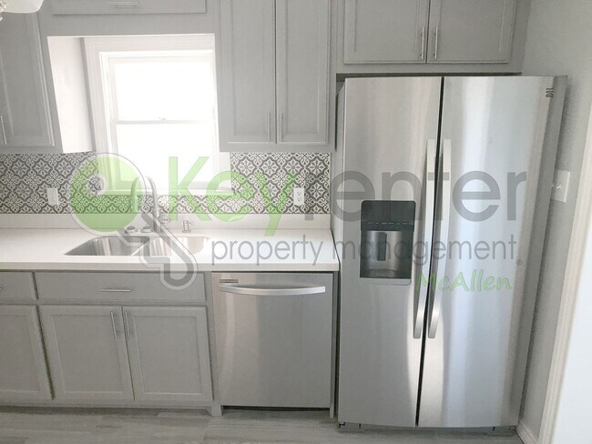 Building Photo - 2Bed/1Bath w/office in Central Mcallen ( Laurel and 10th )