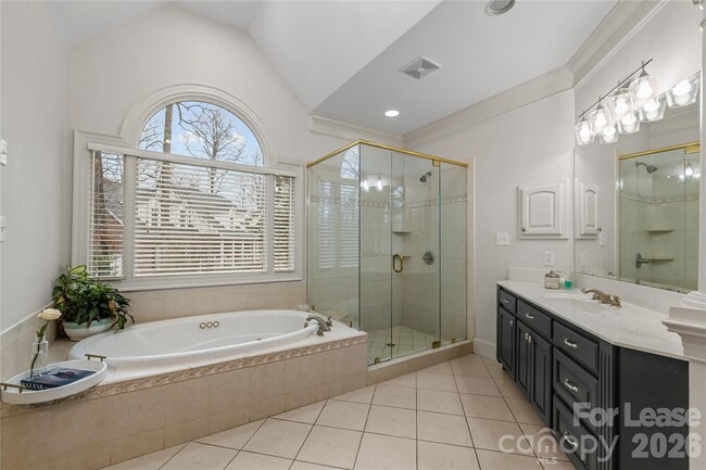 Building Photo - 1009 Honors Ct