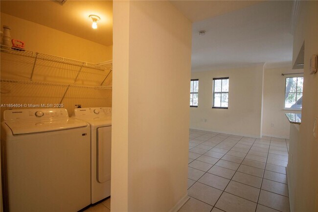 Building Photo - 2469 Centergate Dr